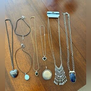 Lot of jewelry in great condition!
